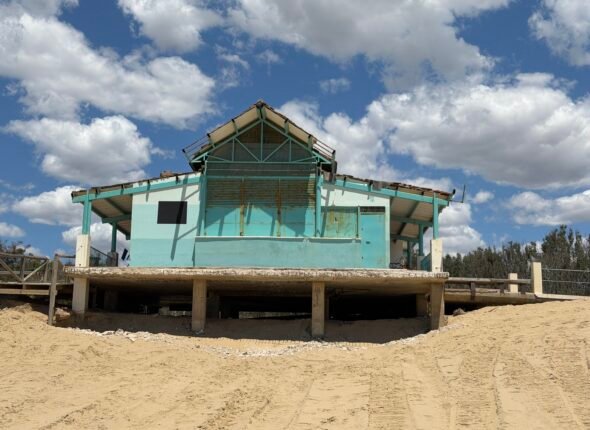 Home Arquitectura en la playa utilizada como ejercicio final del curso Antes de revelar