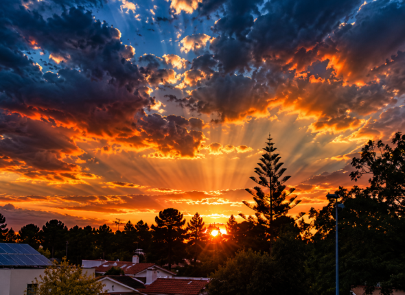 Atardecer de cielo dramático revelado por Manolo Navarro