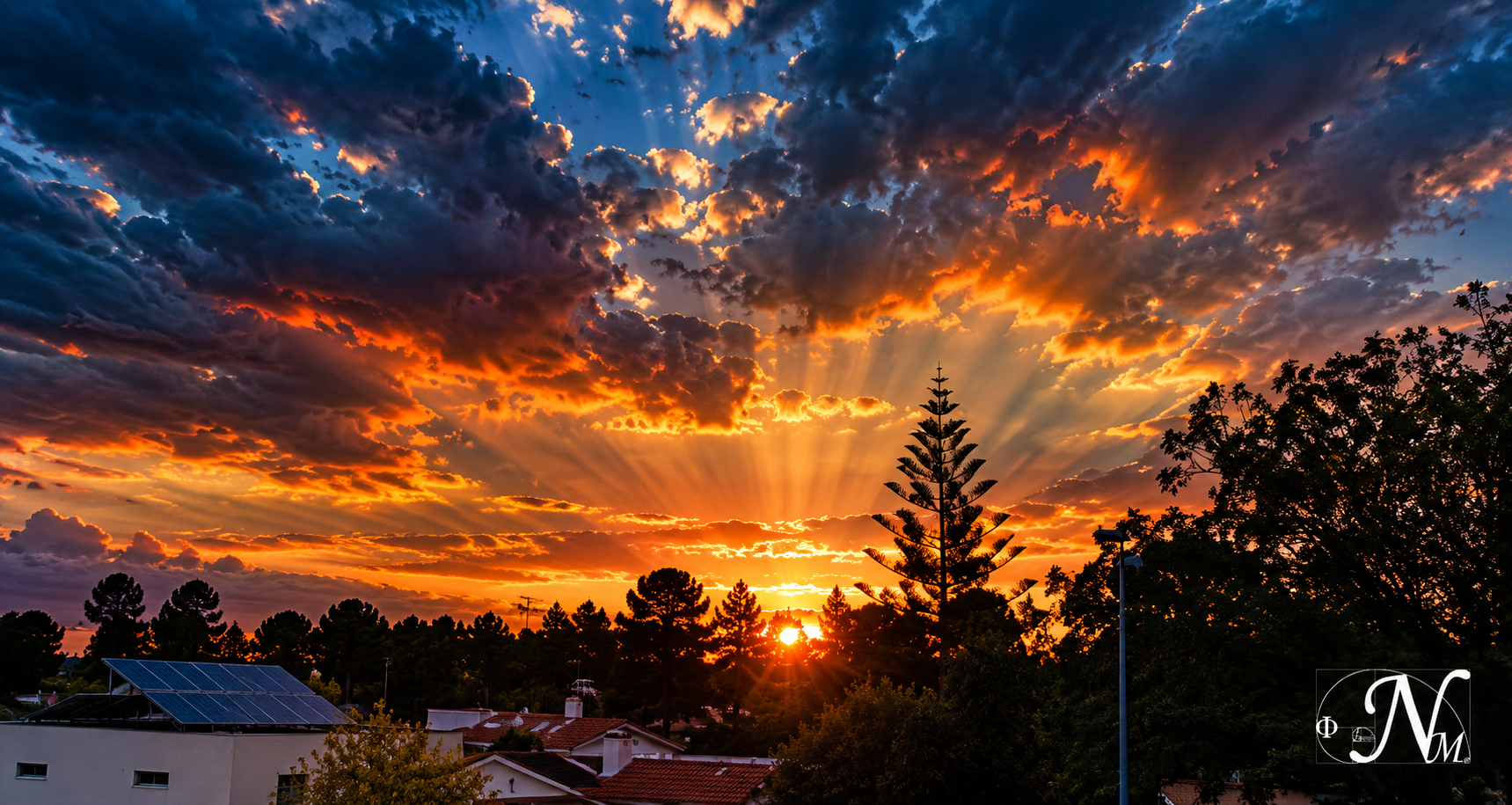 Atardecer de cielo dramático revelado por Manolo Navarro